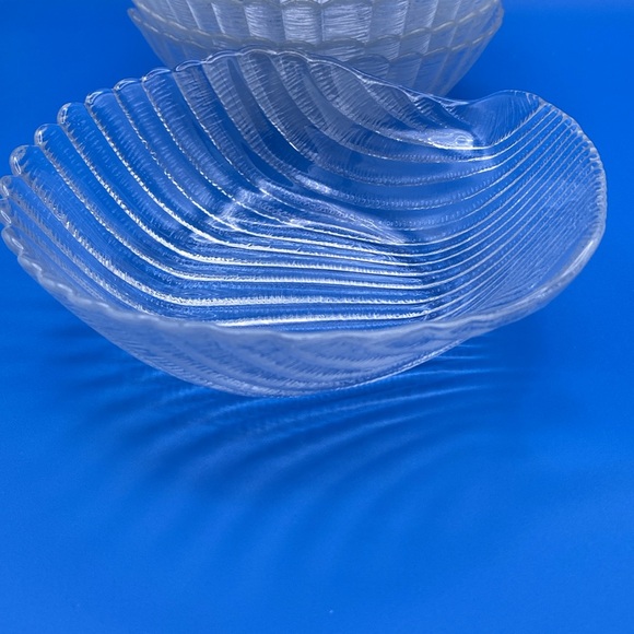 Set of 5 VTG clear glass clam scalloped snack candy bowls - Picture 3 of 6